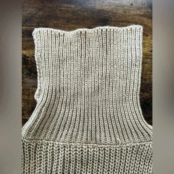 SHEIN | ladies Esence plus turtleneck sweater vest. Size: 1XL - Picture 5 of 9